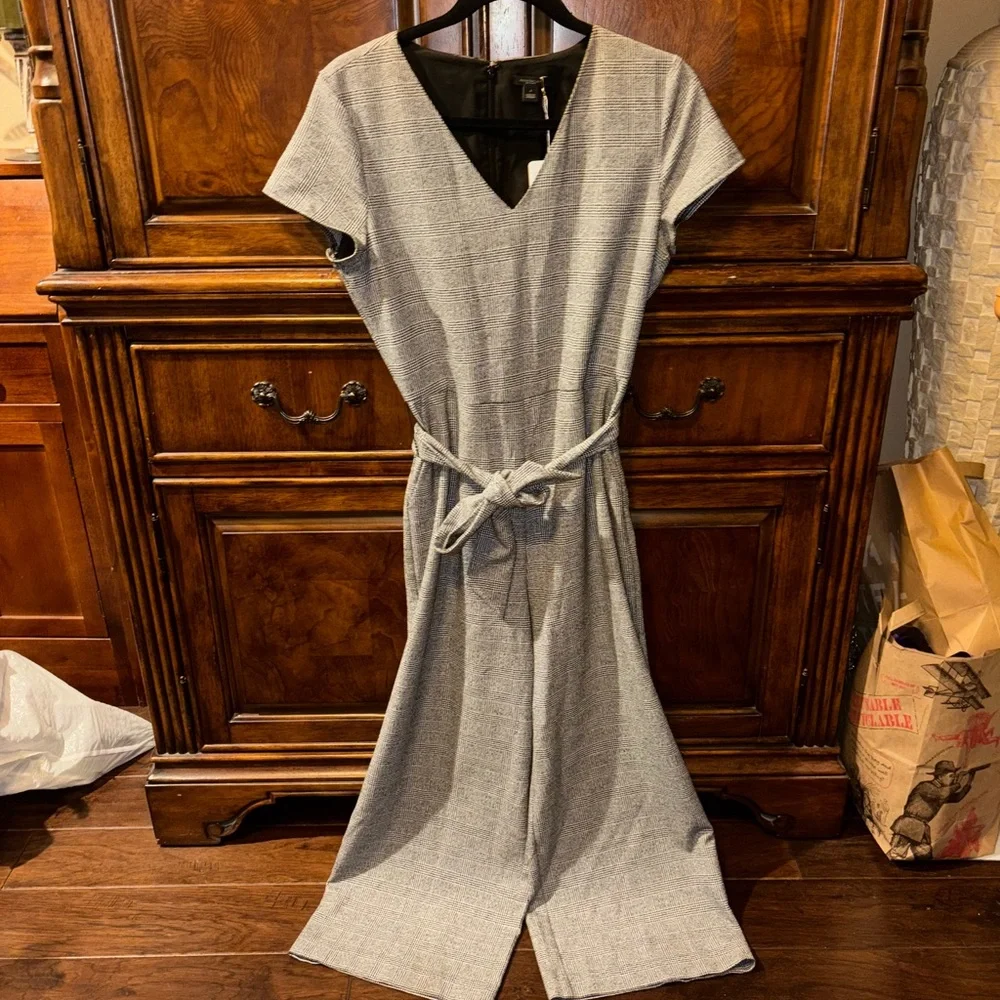 Ann Taylor Black and White Patterned Jumpsuit with Belt Size 4 - Picture 2 of 5